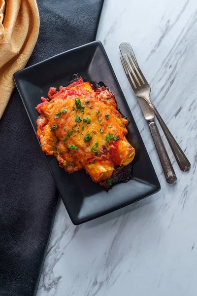 Italienisch amerikanisch gefüllte manicotti — Stockfoto