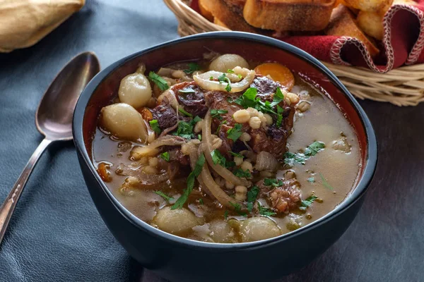 Zuppa di coda di bue Cipolla Orzo — Foto Stock