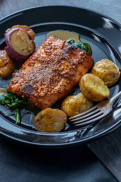 Dijon Mustard Salmon — Stock Photo, Image