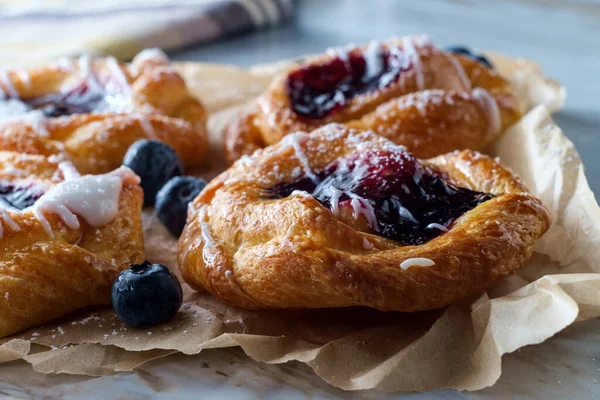 Blueberry Glazed Danish Dessert Pastries Icing Powdered Sugar — Stock fotografie