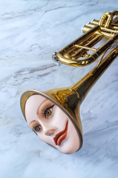 Old Trumpet Creepy Doll Manikin Face Emerging Bell — Stockfoto