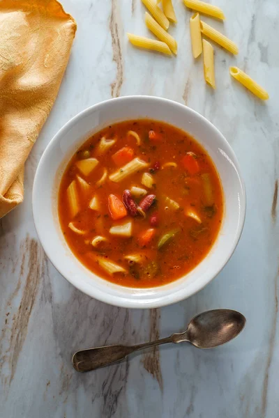 Sopa Minestrone Italiana Abundante Con Pasta Rigate Penne —  Fotos de Stock