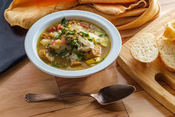 Italienische Hühnerwurst Minestrone Suppe Pistou Mit Basilikum Pesto Und Geriebenem — Stockfoto