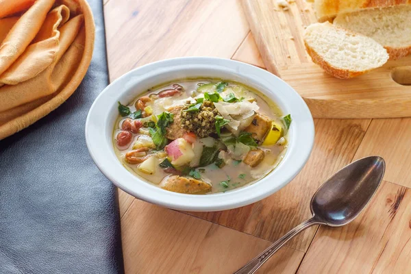 Italienische Hühnerwurst Minestrone Suppe Pistou Mit Basilikum Pesto Und Geriebenem — Stockfoto