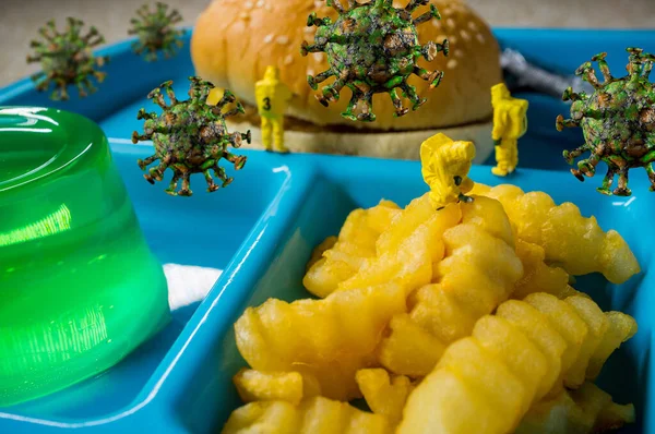 Załoga Hazmat Sprawdza Szkolny Lunch Pod Kątem Koncepcji Koronawirusu — Zdjęcie stockowe