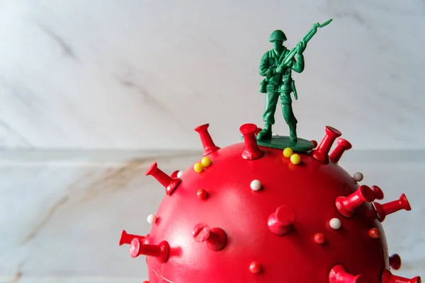Green Toy Army Men Attack Fight Coronavirus Metaphor Human Immune — Stock Photo, Image
