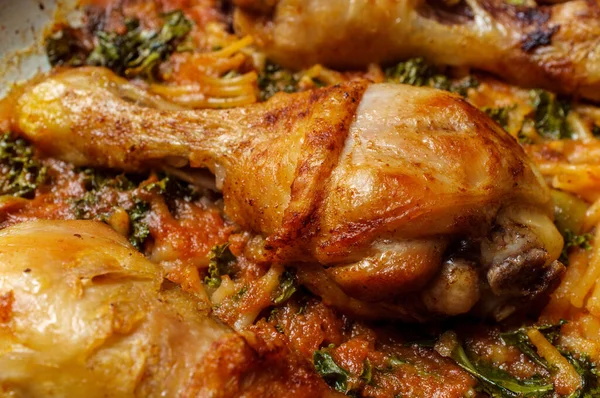Cooking Spanish Fideo Con Pollo Chicken Legs Vermicelli Green Olives — Stock Photo, Image