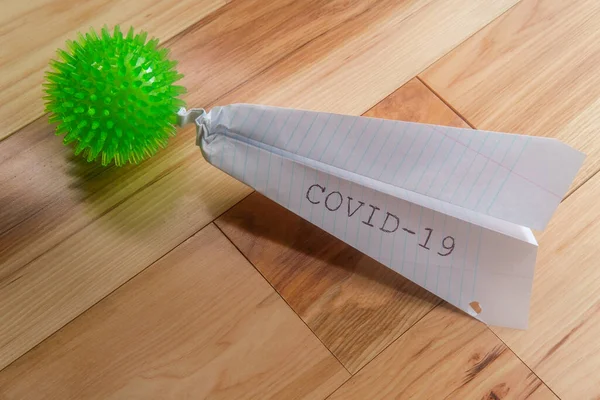 Coronavirus Epidémico Mortal Con Avión Papel Que Lee Covid Como —  Fotos de Stock