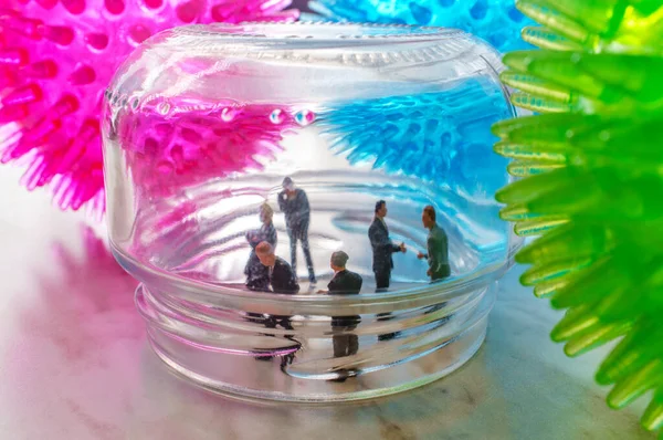 Empresarios Miniatura Cuarentena Botella Vidrio Para Frenar Propagación Metáfora Mortal — Foto de Stock