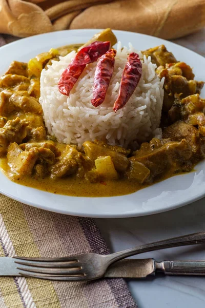 Eredeti Fűszeres Indiai Csirke Korma Curry Jázmin Rizs Gluténmentes — Stock Fotó