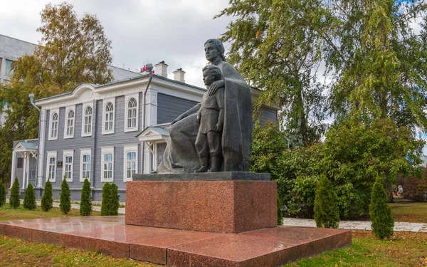 ・ ウリヤノフ ウリヤノフスクの記念碑 — ストック写真