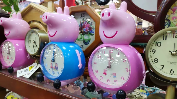 Schöne Bunte Tierische Form Uhr Geschenk Für Kinder Wecker Schreibwaren — Stockfoto