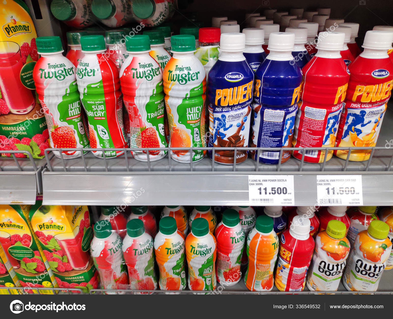 Botol Jus Buah Supermarket 100 Jus Buah Minuman Organik Dari Stok Foto Editorial C Nguyenle165 Gmail Com 336549532