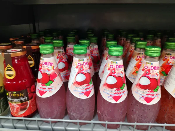 Fruit Juices Bottles Supermarket Shelf 100 Fruit Juice Organic Drinks — Stock Photo, Image