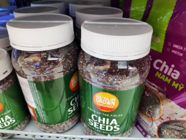 1 Mayıs 2019, Saigon, Vietnam: süpermarket raflarındaki fındık ve tohumların çeşitliliği