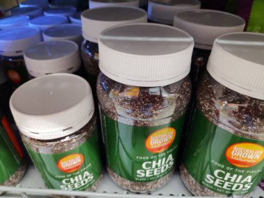 1 Mayıs 2019, Saigon, Vietnam: süpermarket raflarındaki fındık ve tohumların çeşitliliği