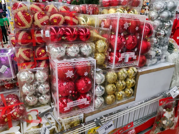 Рождественские Безделушки Супермаркете — стоковое фото