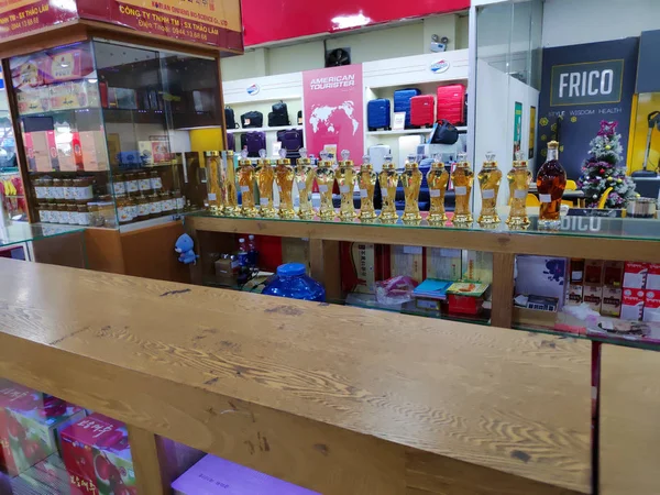 Wooden Bar Counter Drinks Supermarket Interior — Stock Photo, Image