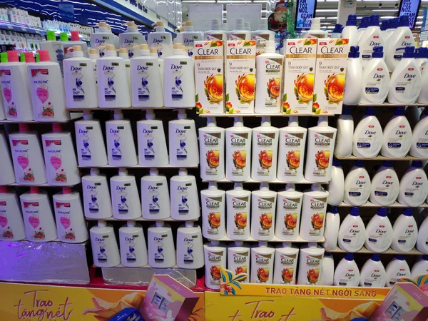 Various Bottles Shampoo Shelves Supermarket — Stock Photo, Image