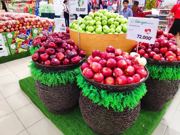 Frutas Frescas Saludables Los Estantes Del Supermercado Cestas Con Diferentes — Foto de Stock