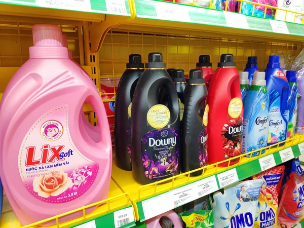 Various Fragrance Detergents Fabric Softener Brand Downy Lix Comfort Plastic — Stock Photo, Image