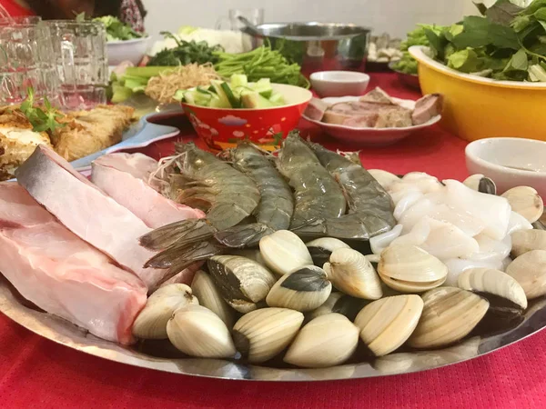 Seafood Segar Yang Belum Dimasak Dengan Ikan Udang Kerang Cumi — Stok Foto