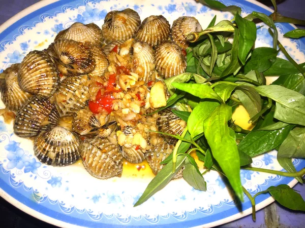 Heerlijke Eetbare Slak Escargot Met Chillies Saus Knoflook Kruid Citroengras — Stockfoto