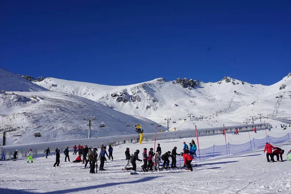 Queenstown Yeni Zelanda Haziran Kayak Sahasında Insanlar Kış Zamanı Kayak — Stok fotoğraf