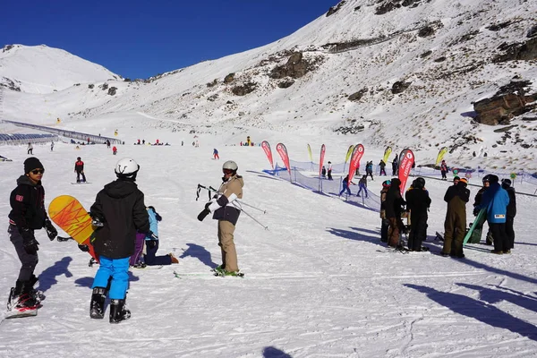 Queenstown Nya Zeeland Jun19 Folk Åker Skidor Anmärkningsvärda Ski Field — Stockfoto