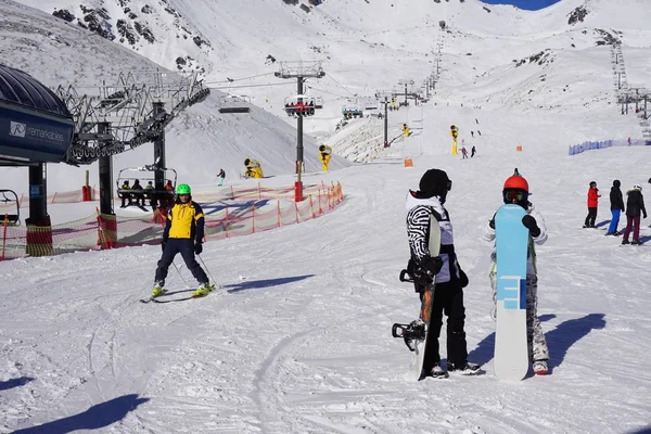 Queenstown Nya Zeeland Jun19 Folk Åker Skidor Anmärkningsvärda Ski Field — Stockfoto