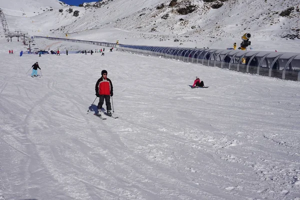 Queenstown Nya Zeeland Jun19 Folk Åker Skidor Anmärkningsvärda Ski Field — Stockfoto