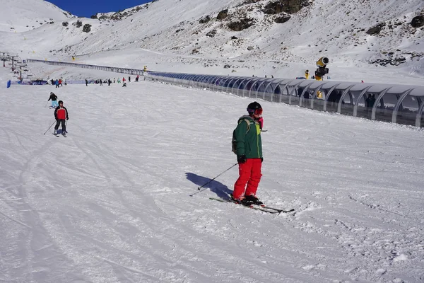 Queenstown Nya Zeeland Jun19 Folk Åker Skidor Anmärkningsvärda Ski Field — Stockfoto