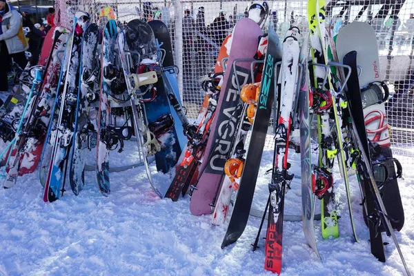 Queenstown Nova Zelândia Jun19 Pessoas Esquiam Notável Campo Esqui Inverno — Fotografia de Stock