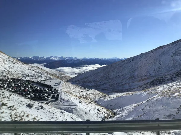 Opmerkelijk Skigebied Zware Sneeuw Dikke Laag Top Bergbewoners Skiën Met — Stockfoto