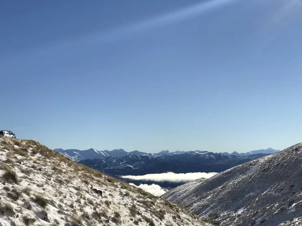 Opmerkelijk Skigebied Zware Sneeuw Dikke Laag Top Bergbewoners Skiën Met — Stockfoto