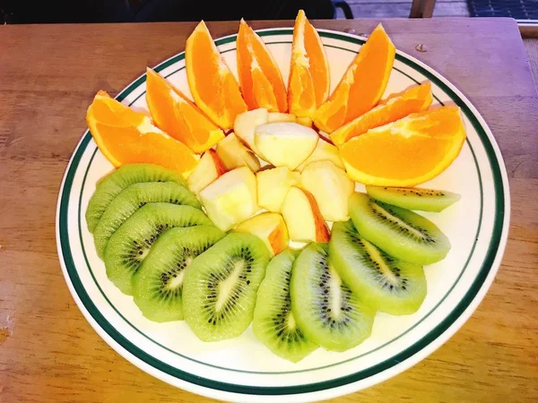 Beautiful Kiwifruit Orange Apple Slices White Plate Beautiful Decoration Healthy — 스톡 사진