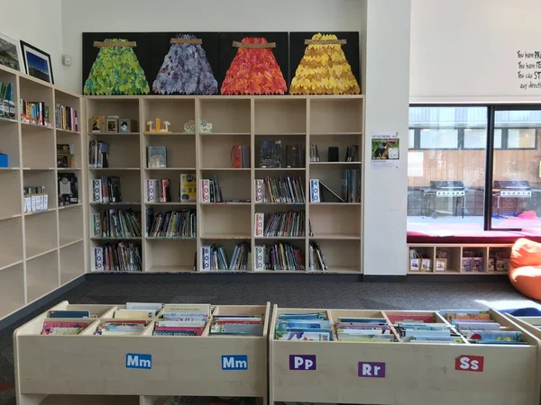 Otago New Zealand Mai Bibliothek Der Grundschule Mit Buntem Ordentlich — Stockfoto