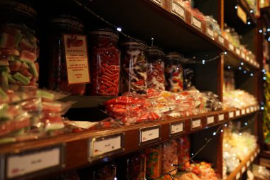 Queenstown / Yeni Zelanda: 1 Mayıs 19: Dikkate değer şekerci dükkanı lezzetli çeşitli şeker kaplı şeker dükkanları çocuklar için çeşitli lezzetli şekerlemeler ünlü şekerleme şekerleri lezzetli atıştırmalıklar 