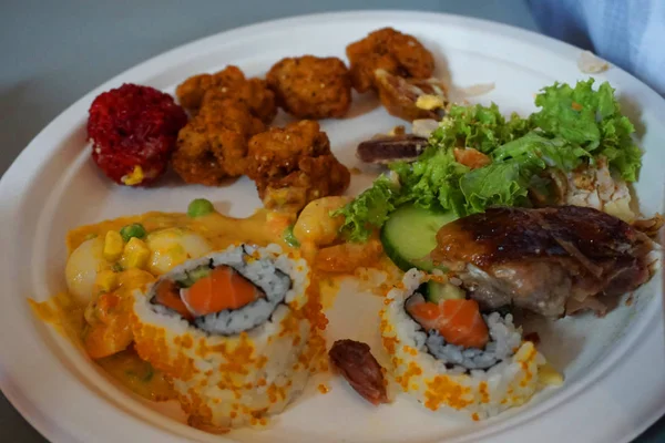 Nahaufnahme Von Asiatischem Essen Auf Dem Teller — Stockfoto