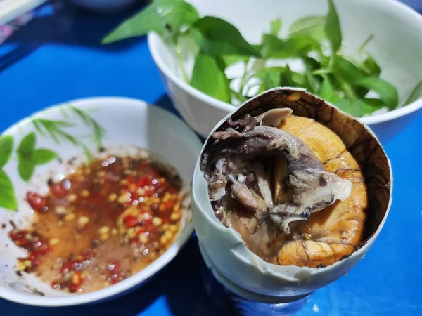 Hot Vit Lon/ Trung Vit Lon: Balut Delicious boiled eveloping bird embryo fertilized duck egg controversial food infamous weird food Asian cuisine Philippine Vietnam ultimate delicacy