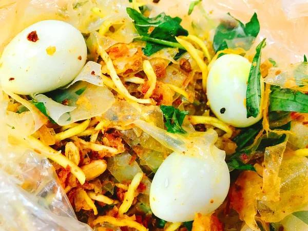Banh Trang Tron Gemischtes Reispapier Mit Wachteleiern Chili Kochen Eiererdnuss — Stockfoto