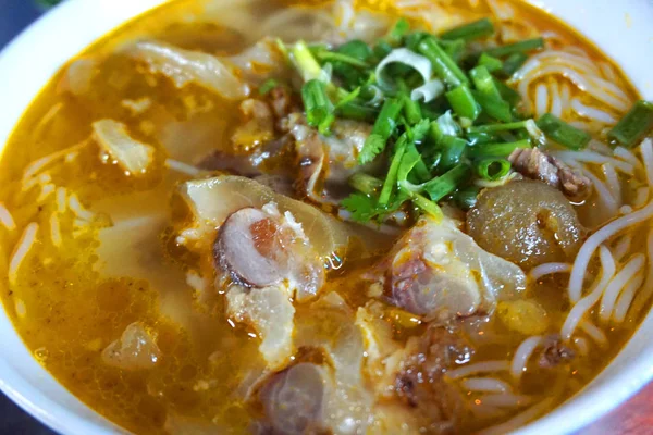Pho Sopa Fideos Vietnamitas Con Carne Cerdo Sprawn Cebolla Frita — Foto de Stock