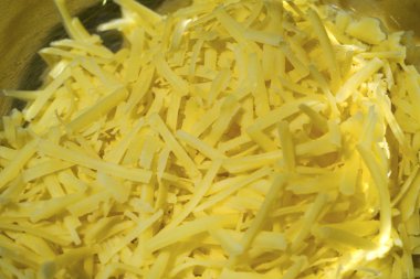 Çiğ Asya salatasını kapat.