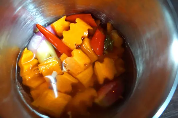 醋配菜中的胡萝卜和辣椒大蒜腌菜越南菜 — 图库照片
