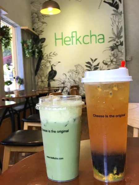 Delicious Matcha Hijau Teh Krim Keju Whipped Krim Asin Karamel — Stok Foto