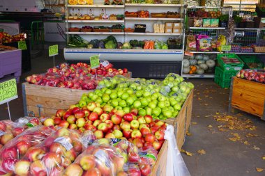 Markette taze sebzeler