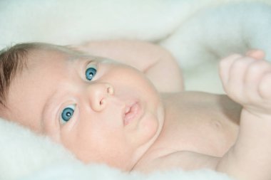 Yenidoğan yatağında