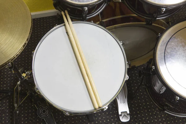 Snare Drum Met Drumsticks — Stockfoto