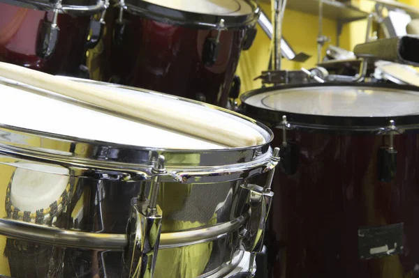 Schlagzeug Mit Drumsticks Plattenstudio — Stockfoto