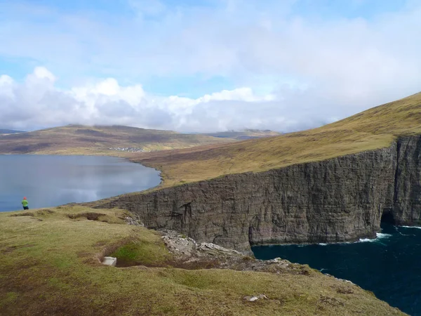 Uçurum Gölde Leitisvatn Faroe Adaları — Stok fotoğraf